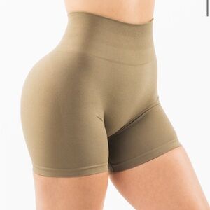 ALPHALETE AMPLIFY SHORTS 4"